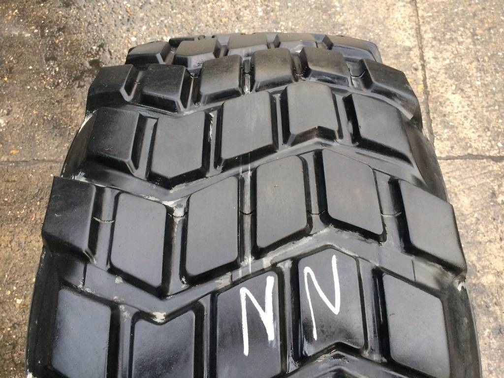 Michelin 525/65R20.5 XS - USED NN 95% - 타이어 농업용 기계 용 : 사진 2 Michelin 525/65R20.5 XS - USED NN 95% - 타이어 농업용 기계 용 : 사진 2