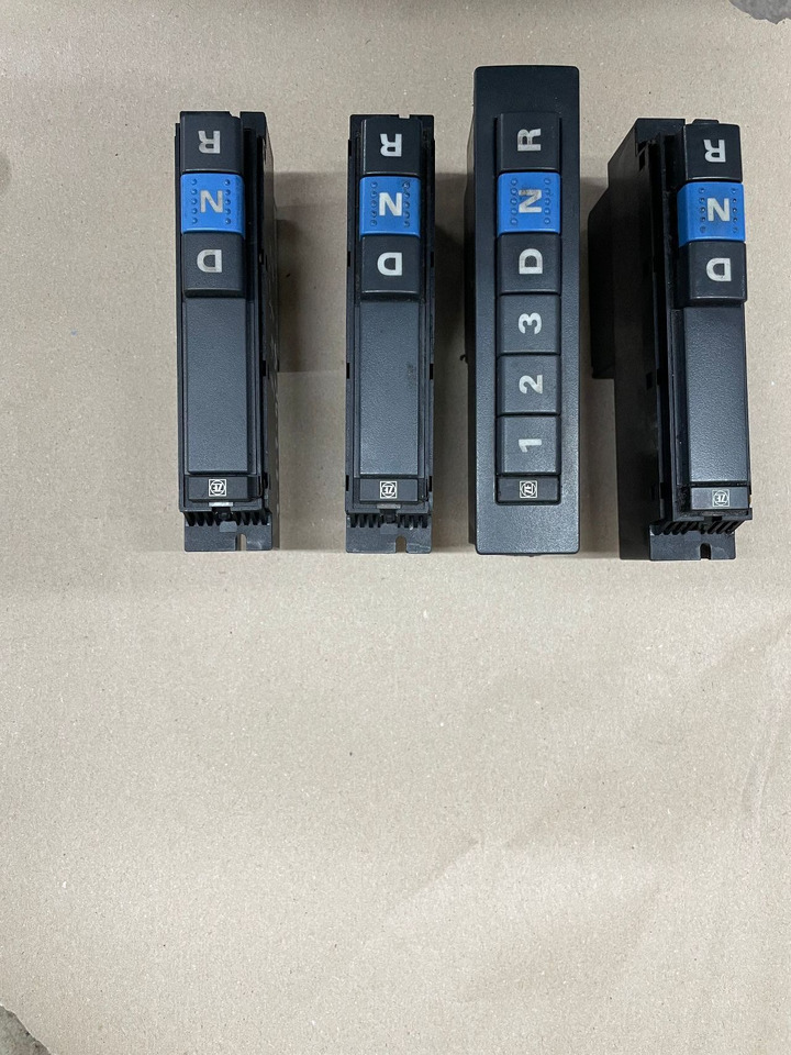 ZF ZF Ecolife Fahrschalter Gangwahlschalter 6006.341.033 6006.341.027 Schalter - 전기 설비 버스 용 : 사진 1 ZF ZF Ecolife Fahrschalter Gangwahlschalter 6006.341.033 6006.341.027 Schalter - 전기 설비 버스 용 : 사진 1