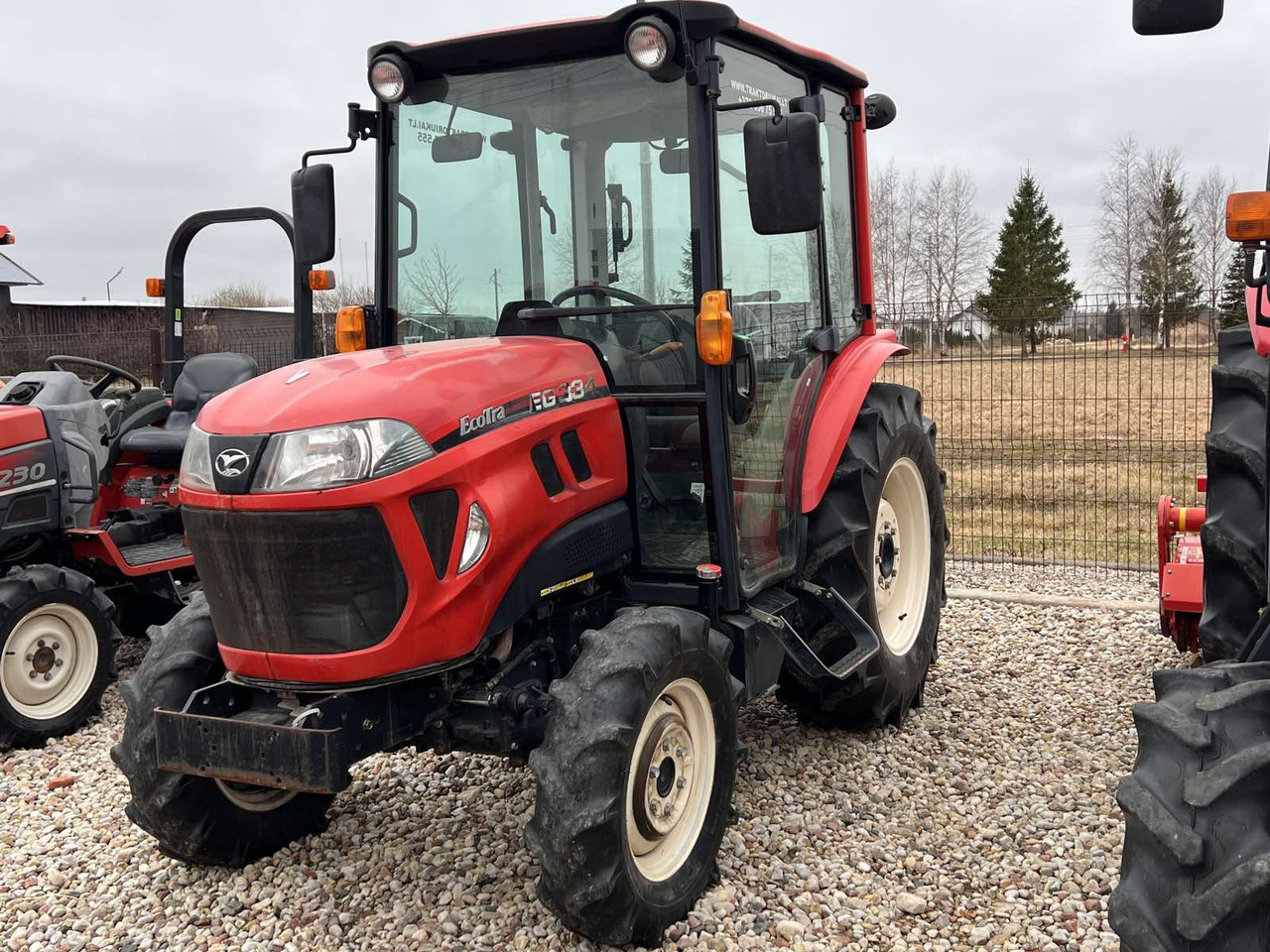 Yanmar EG334 - 스트래들 트랙터 : 사진 1 Yanmar EG334 - 스트래들 트랙터 : 사진 1
