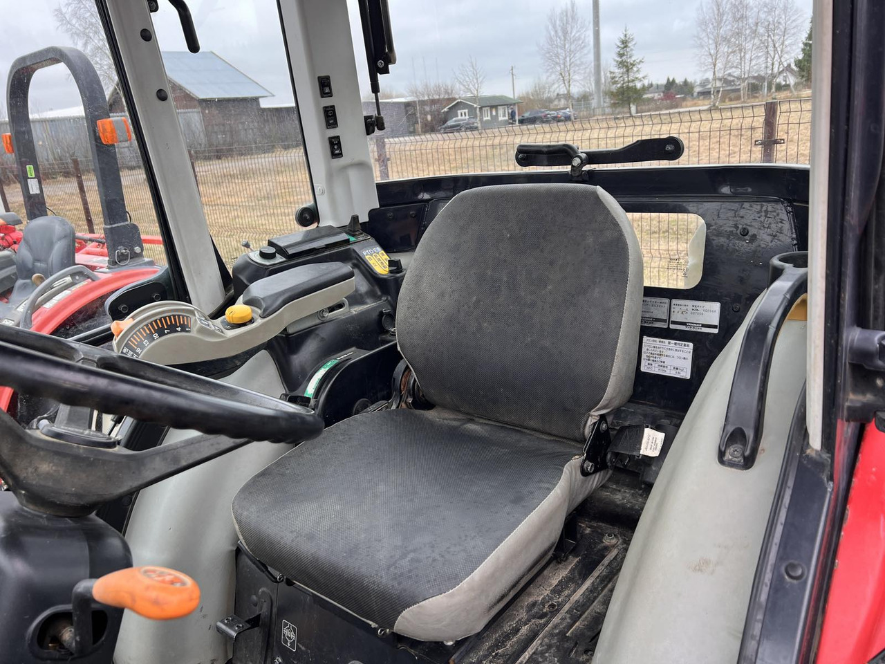 Yanmar EG334 - 스트래들 트랙터 : 사진 3 Yanmar EG334 - 스트래들 트랙터 : 사진 3