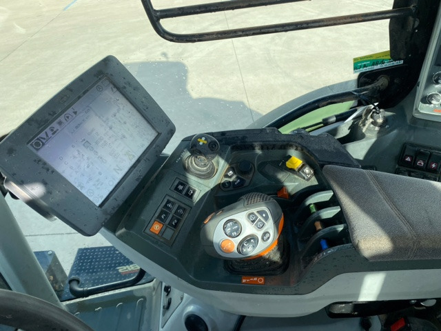 장궤형 트랙터 CLAAS ARION 620 CEBIS : 사진 9