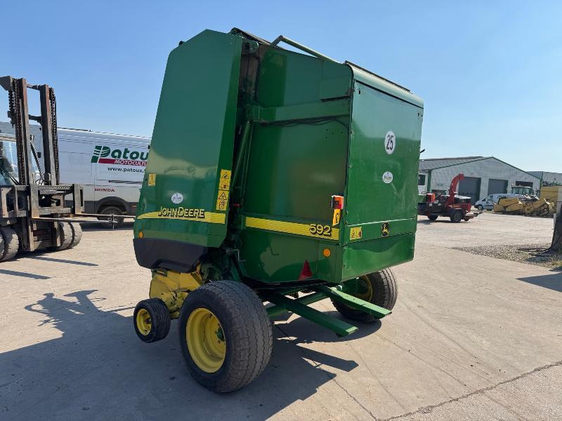 JOHN DEERE 592 - 원형 베일러 : 사진 2 JOHN DEERE 592 - 원형 베일러 : 사진 2