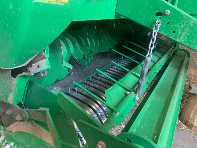 JOHN DEERE V461M - 원형 베일러 : 사진 2 JOHN DEERE V461M - 원형 베일러 : 사진 2