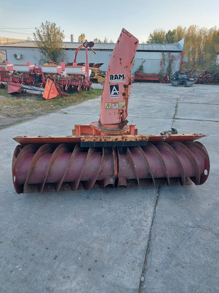 Freza zapada/Snow blower Assaloni pentru Buldoexcavator/Bobcat/Incatcator frontal - 제설기 건설기계 용 : 사진 1 Freza zapada/Snow blower Assaloni pentru Buldoexcavator/Bobcat/Incatcator frontal - 제설기 건설기계 용 : 사진 1