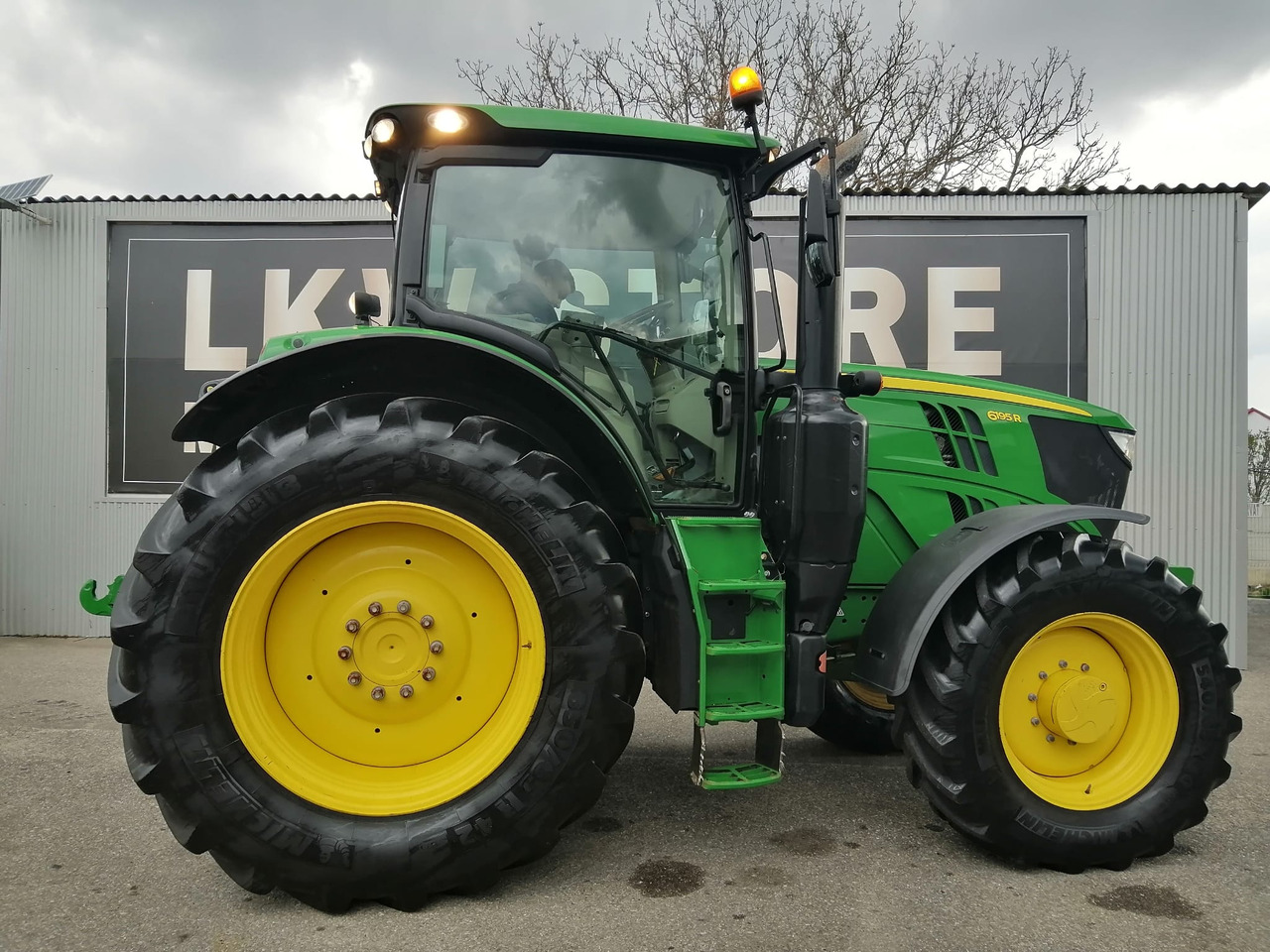 John Deere 6195R 4WD, Auto Trac + Activare !!! TOP !!! - 장궤형 트랙터 : 사진 5 John Deere 6195R 4WD, Auto Trac + Activare !!! TOP !!! - 장궤형 트랙터 : 사진 5
