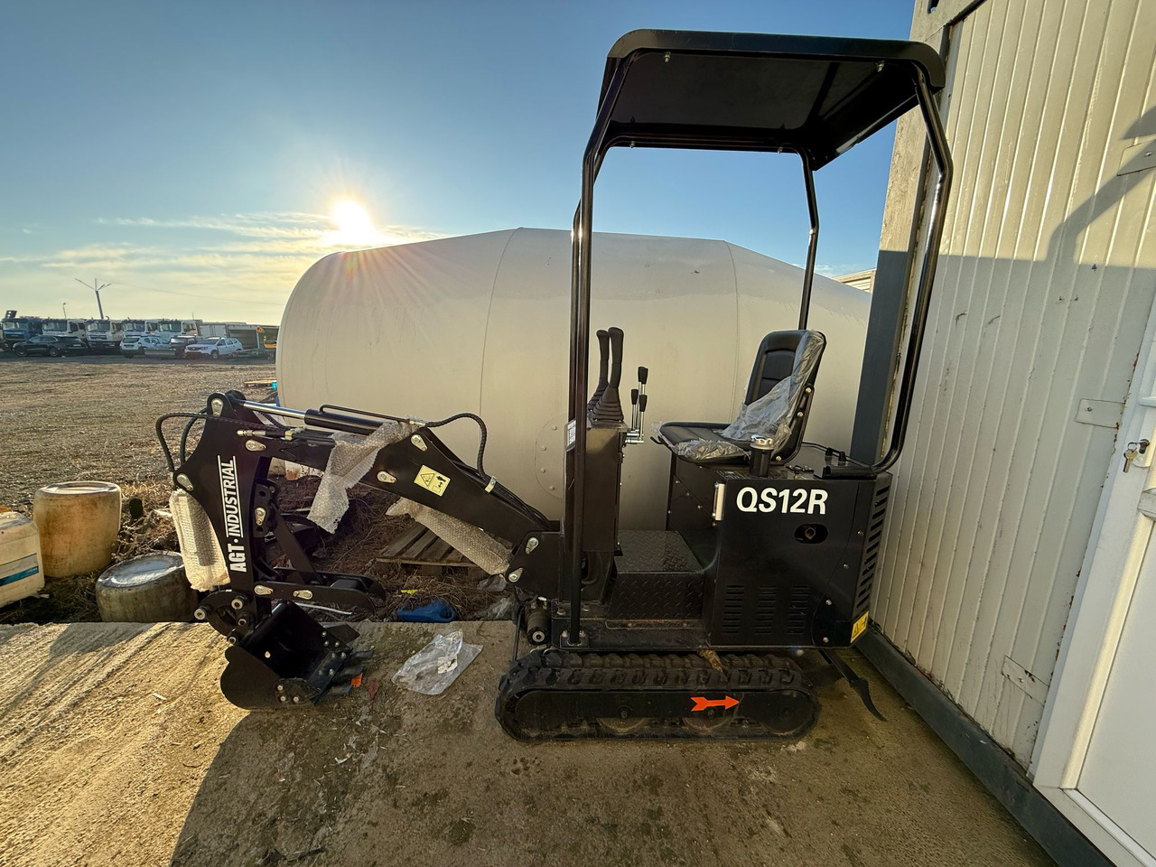 MINIEXCAVATOR JPC H10 - 미니 굴삭기 : 사진 3 MINIEXCAVATOR JPC H10 - 미니 굴삭기 : 사진 3