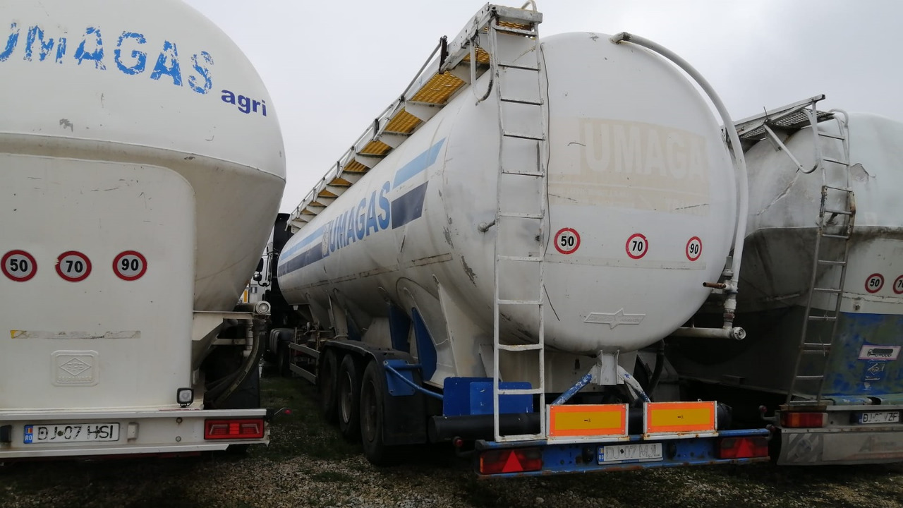 SPITZER Tank/Silo 57,000 l 4 Compartments for Powders/Feed/Water//Liquid Fertilizer/etc. - 사일로 세미 트레일러 : 사진 4 SPITZER Tank/Silo 57,000 l 4 Compartments for Powders/Feed/Water//Liquid Fertilizer/etc. - 사일로 세미 트레일러 : 사진 4