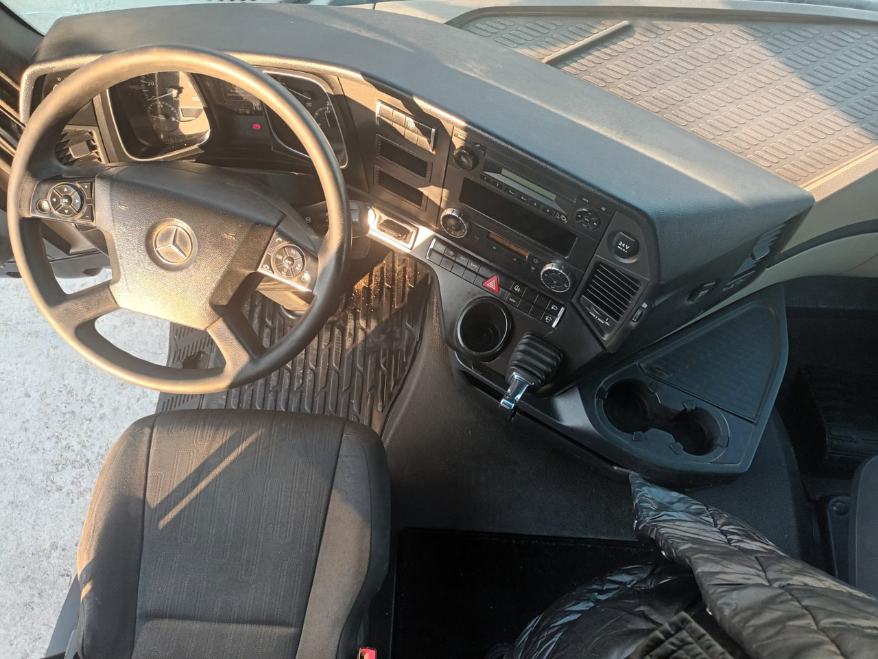 Tractor Head Mercedes-Benz Actros (2014) + Semi-trailer Tipper Meiller – Kipper (2004) - 트랙터 유닛 : 사진 2 Tractor Head Mercedes-Benz Actros (2014) + Semi-trailer Tipper Meiller – Kipper (2004) - 트랙터 유닛 : 사진 2