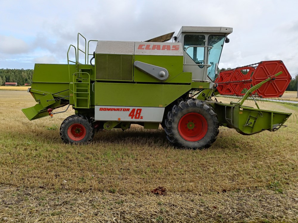 CLAAS Dominator 48S leikkuupuimuri, hydraulisella torvella - 목초수확기 : 사진 1 CLAAS Dominator 48S leikkuupuimuri, hydraulisella torvella - 목초수확기 : 사진 1