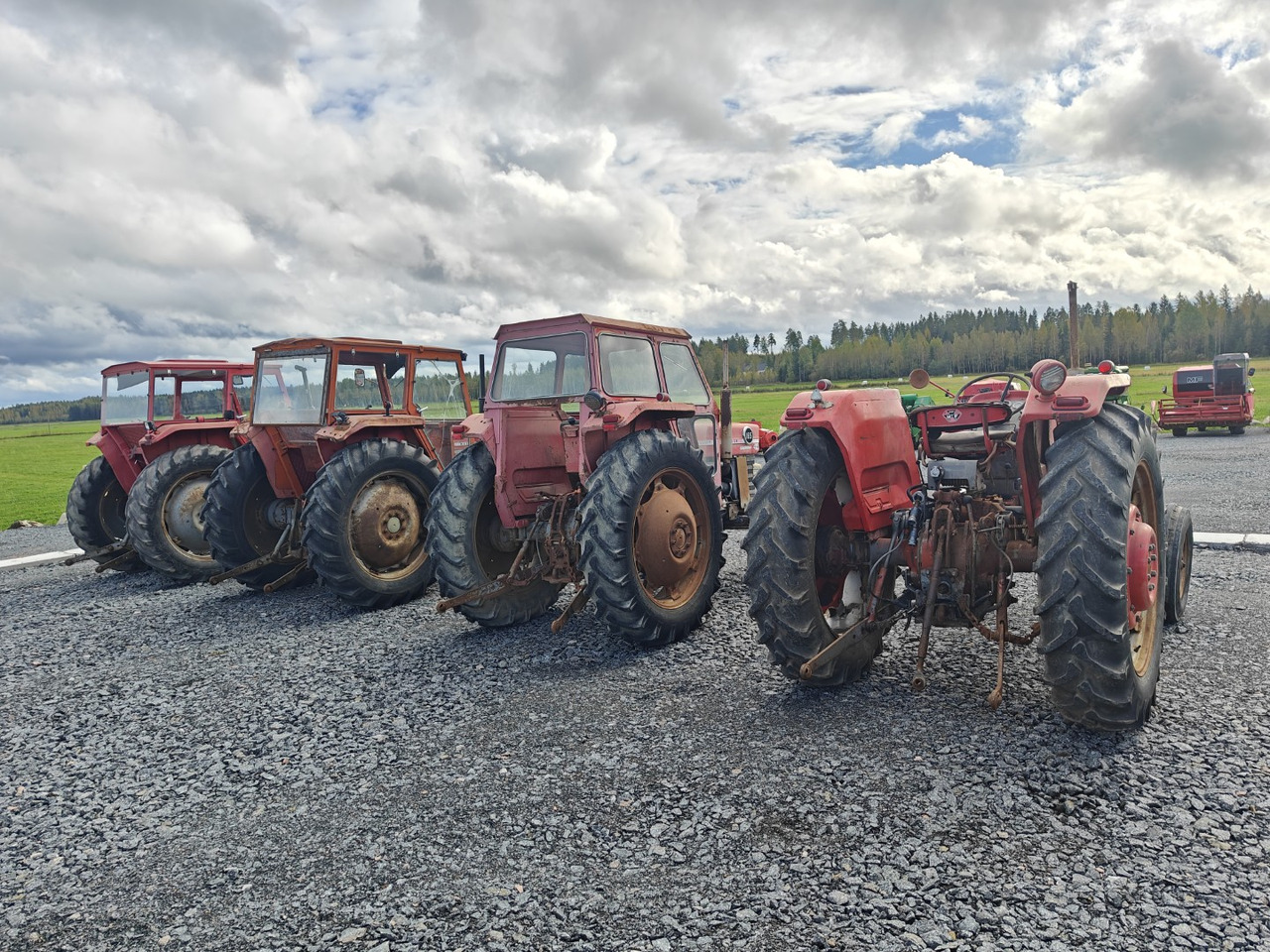 MASSEY FERGUSON 165, 165S ja 175 traktoreita 4 kpl / 4pcs - 장궤형 트랙터 : 사진 4 MASSEY FERGUSON 165, 165S ja 175 traktoreita 4 kpl / 4pcs - 장궤형 트랙터 : 사진 4