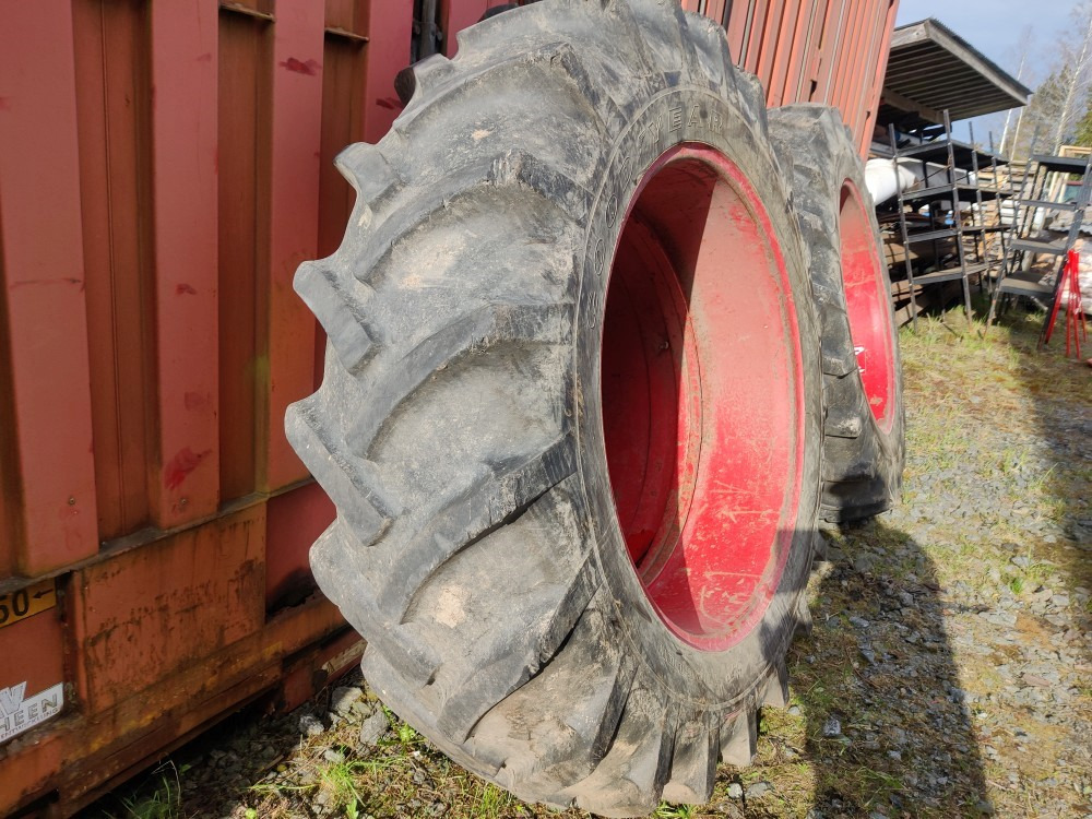 Paripyörät 16.9x38 Raju liukukaulusvanteilla - 타이어 장궤형 트랙터 용 : 사진 2 Paripyörät 16.9x38 Raju liukukaulusvanteilla - 타이어 장궤형 트랙터 용 : 사진 2