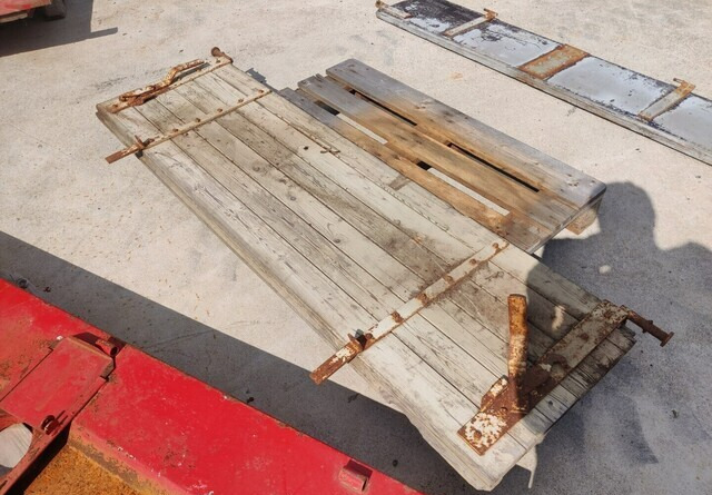 Peräkärryn laita - K 54cm - L 195cm - puinen - 보디 및 외관 농장 티핑 트레일러/ 덤프 용 : 사진 4 Peräkärryn laita - K 54cm - L 195cm - puinen - 보디 및 외관 농장 티핑 트레일러/ 덤프 용 : 사진 4