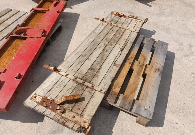 Peräkärryn laita - K 54cm - L 195cm - puinen - 보디 및 외관 농장 티핑 트레일러/ 덤프 용 : 사진 3 Peräkärryn laita - K 54cm - L 195cm - puinen - 보디 및 외관 농장 티핑 트레일러/ 덤프 용 : 사진 3