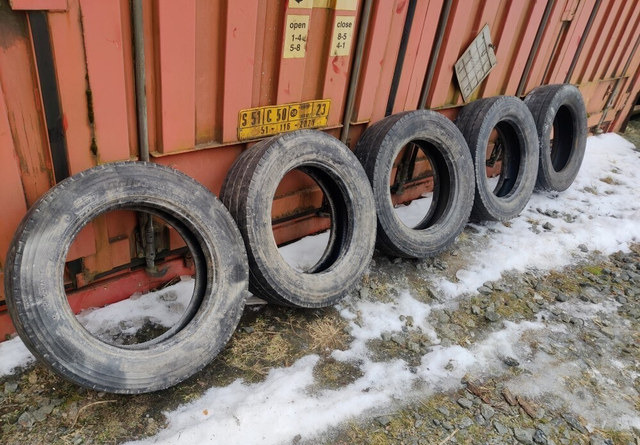 Renkaat 5 kpl koko 205/65R17.5 - 타이어 농업용 기계 용 : 사진 1 Renkaat 5 kpl koko 205/65R17.5 - 타이어 농업용 기계 용 : 사진 1