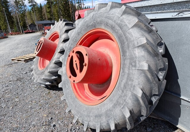 Taurus Paripyörät 18.4R38 todella hyväkuntoiset Fendt Farmer 312LSA sopivat - 휠 및 타이어 패키지 농업용 기계 용 : 사진 1 Taurus Paripyörät 18.4R38 todella hyväkuntoiset Fendt Farmer 312LSA sopivat - 휠 및 타이어 패키지 농업용 기계 용 : 사진 1