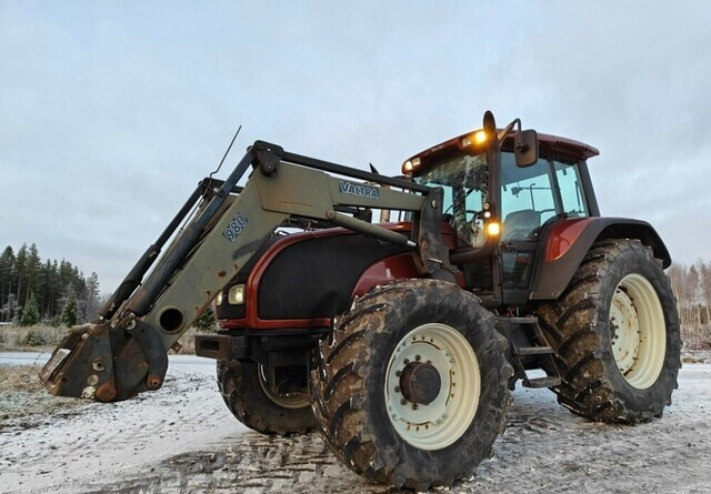 Valtra T190 HiTech etukuormaajalla - 장궤형 트랙터 : 사진 2 Valtra T190 HiTech etukuormaajalla - 장궤형 트랙터 : 사진 2