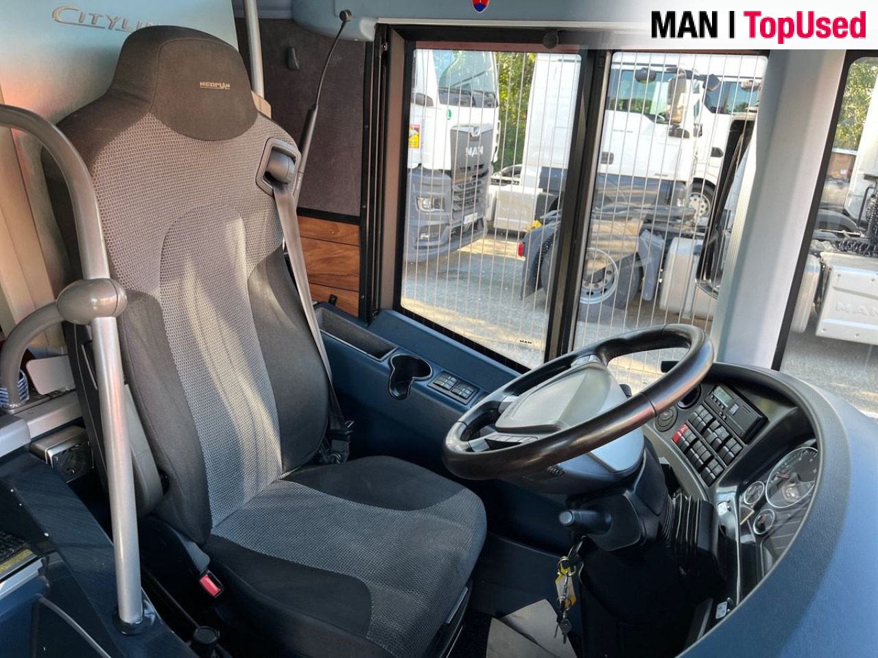NEOPLAN CITYLINER 2 / N 1218 HDL Euro6 Intarder Klima AHK - 대형 버스 : 사진 4 NEOPLAN CITYLINER 2 / N 1218 HDL Euro6 Intarder Klima AHK - 대형 버스 : 사진 4
