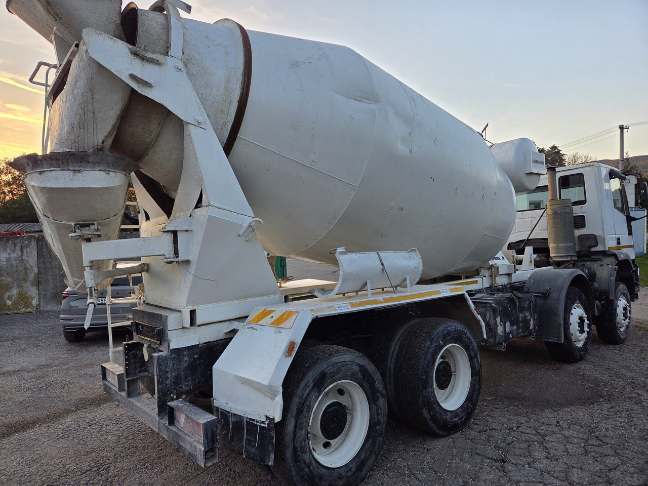 IVECO EURO TRAKKER MP340E35HB 8x4 MIX (chassis ) - 콘크리트 믹서 트럭 : 사진 4 IVECO EURO TRAKKER MP340E35HB 8x4 MIX (chassis ) - 콘크리트 믹서 트럭 : 사진 4