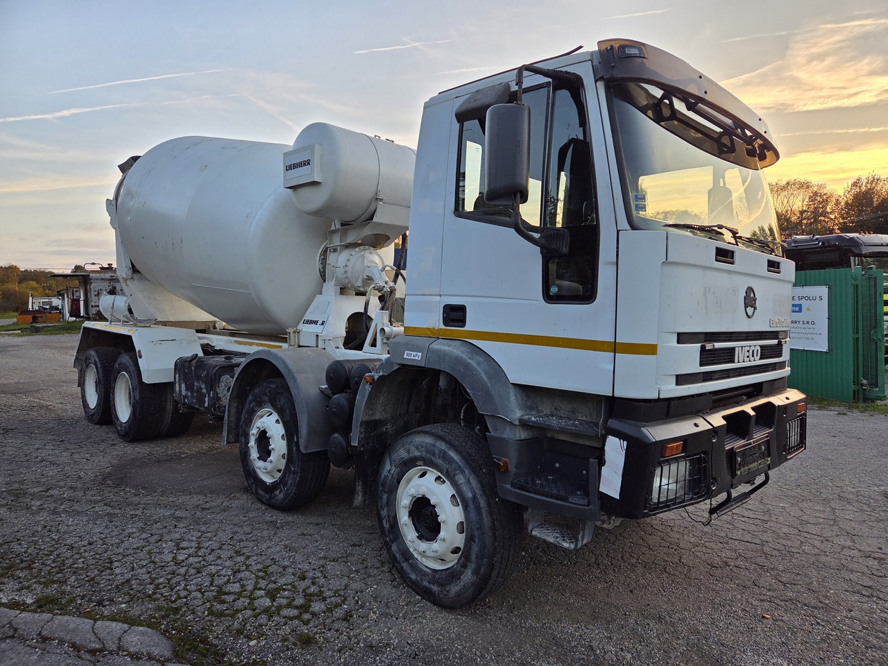 IVECO EURO TRAKKER MP340E35HB 8x4 MIX (chassis ) - 콘크리트 믹서 트럭 : 사진 3 IVECO EURO TRAKKER MP340E35HB 8x4 MIX (chassis ) - 콘크리트 믹서 트럭 : 사진 3