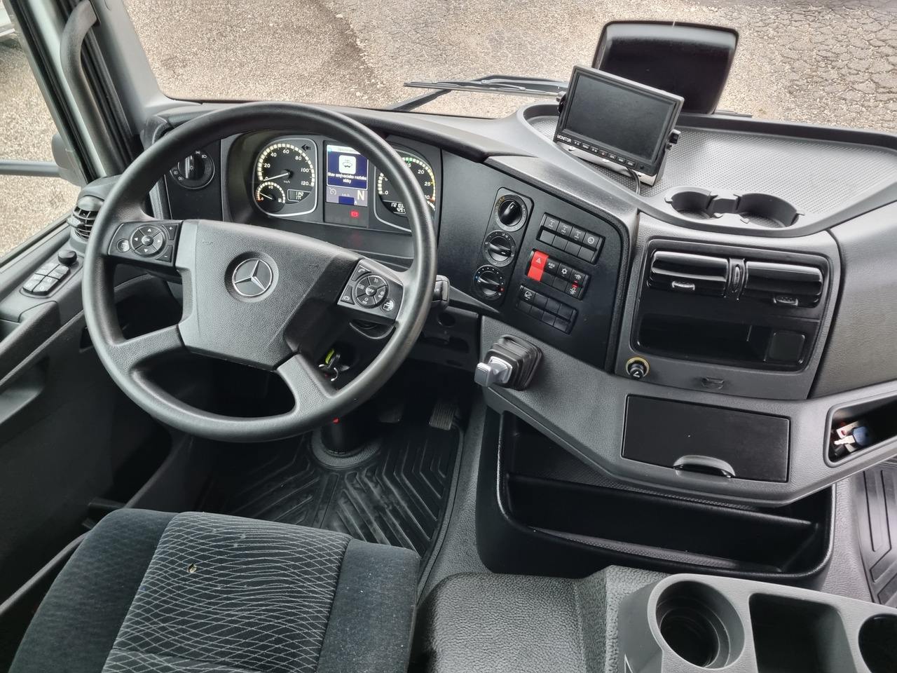 MERCEDES-BENZ ATEGO 1323 4x4 ABROLKIPPER - 후크 리프트 트럭 : 사진 2 MERCEDES-BENZ ATEGO 1323 4x4 ABROLKIPPER - 후크 리프트 트럭 : 사진 2