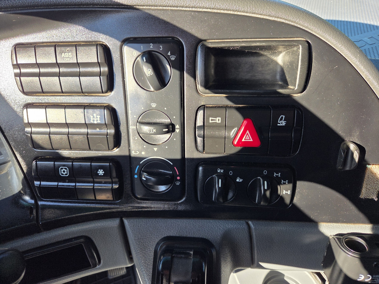 MERCEDES-BENZ - 캡 새시 트럭 : 사진 5 MERCEDES-BENZ - 캡 새시 트럭 : 사진 5