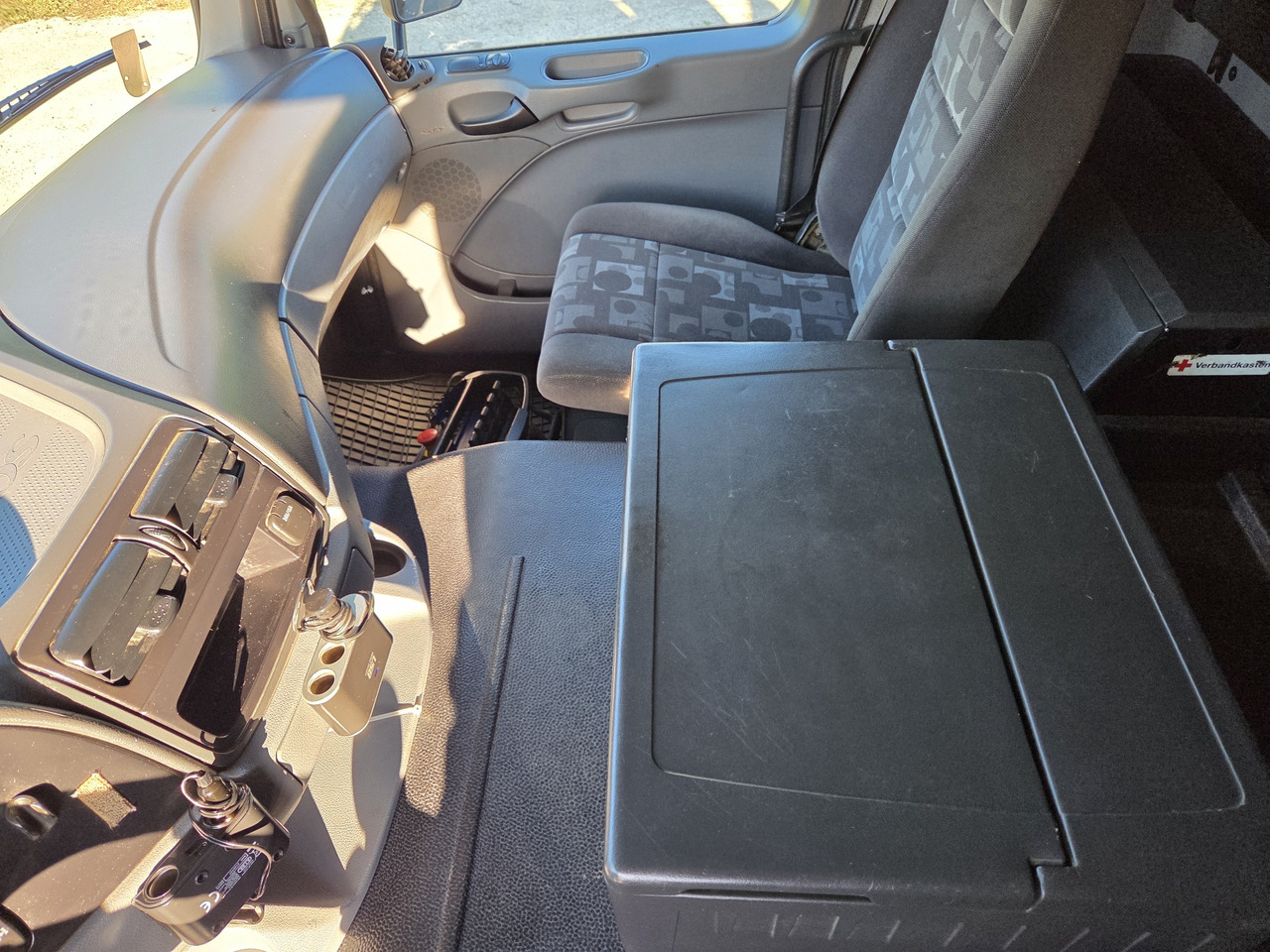 MERCEDES-BENZ - 캡 새시 트럭 : 사진 4 MERCEDES-BENZ - 캡 새시 트럭 : 사진 4