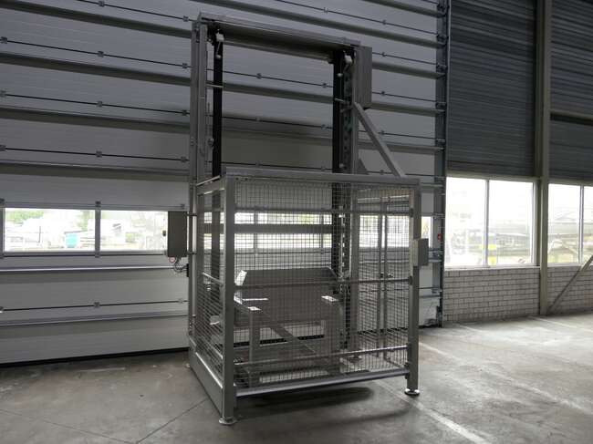 Lachnit lifter for palletboxes 322 L - 식품기계 : 사진 1 Lachnit lifter for palletboxes 322 L - 식품기계 : 사진 1