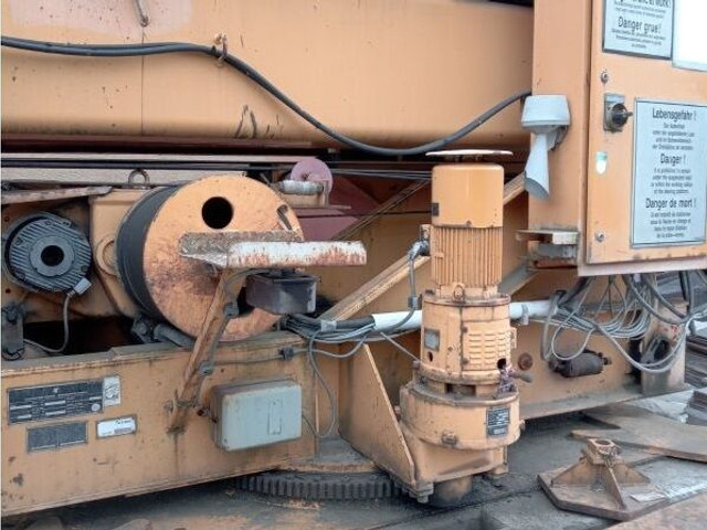 Liebherr 32K, 1992 yom, cabin stering, loco PL - 자립형 크레인 : 사진 3 Liebherr 32K, 1992 yom, cabin stering, loco PL - 자립형 크레인 : 사진 3