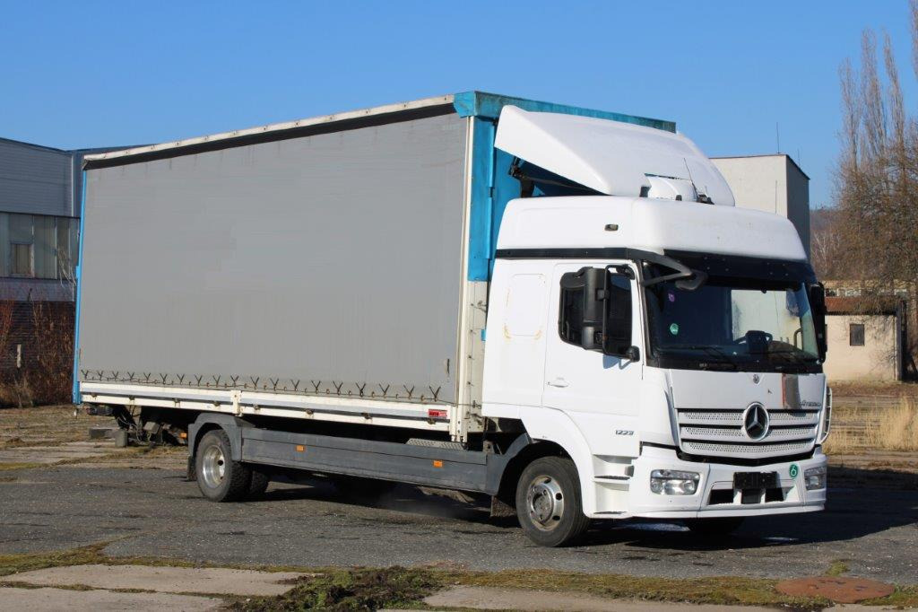 Mercedes-Benz Atego 1223 - 커튼사이더 트럭 : 사진 1 Mercedes-Benz Atego 1223 - 커튼사이더 트럭 : 사진 1