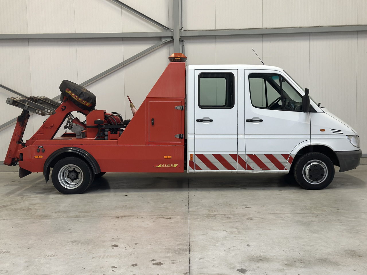 Mersedes Sprinter 413 - 견인 트럭 : 사진 4 Mersedes Sprinter 413 - 견인 트럭 : 사진 4
