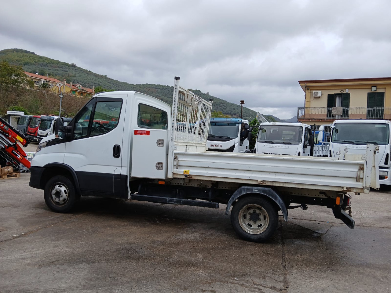 IVECO DAILY 35-120 - 크레인 트럭 : 사진 4 IVECO DAILY 35-120 - 크레인 트럭 : 사진 4