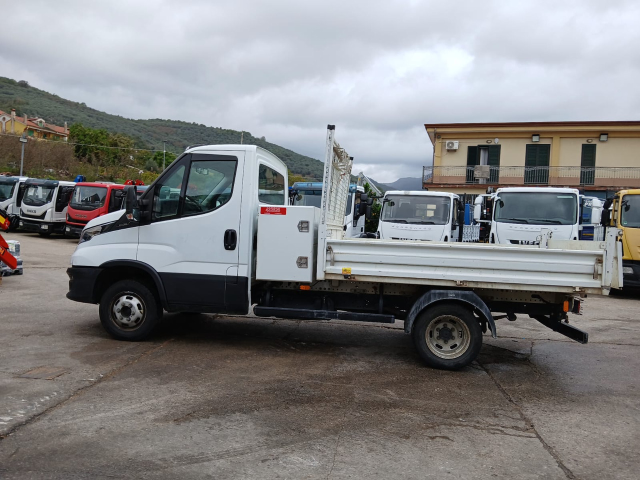 IVECO DAILY 35-120 - 크레인 트럭 : 사진 3 IVECO DAILY 35-120 - 크레인 트럭 : 사진 3