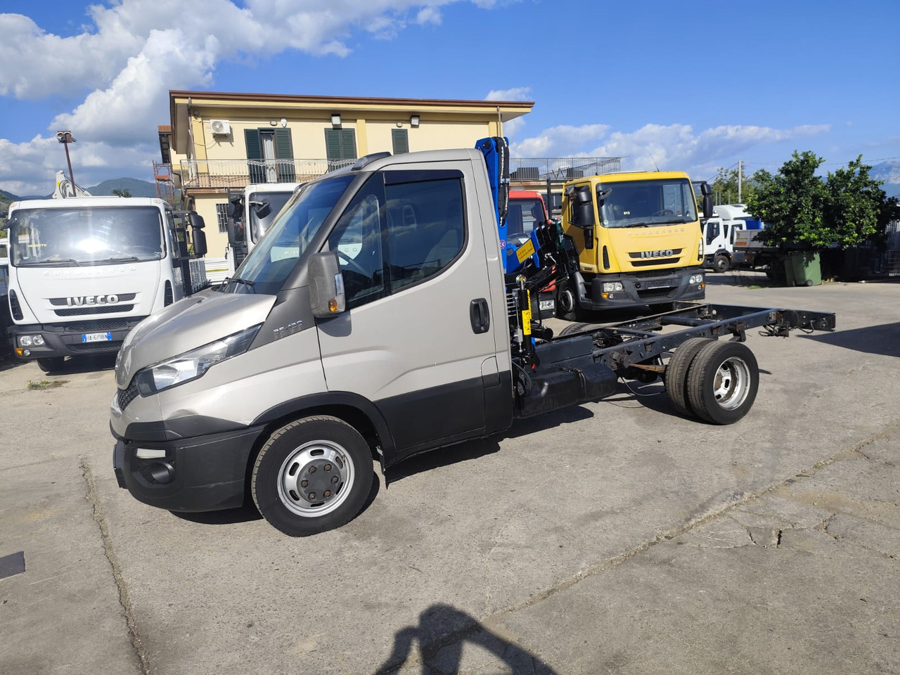 IVECO DAILY 35-130 - 크레인 트럭, 덤프 밴 : 사진 2 IVECO DAILY 35-130 - 크레인 트럭, 덤프 밴 : 사진 2