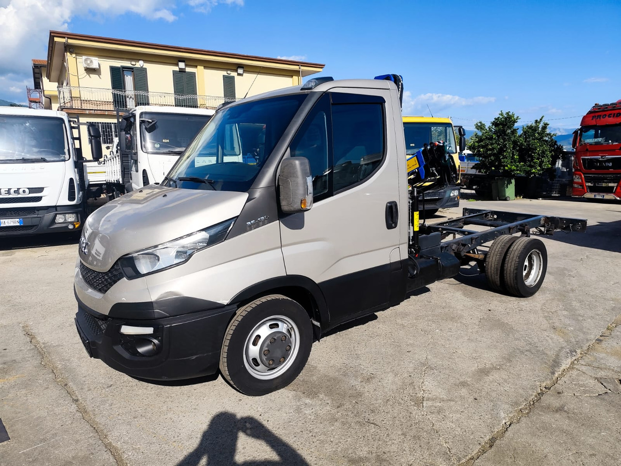 IVECO DAILY 35-130 - 크레인 트럭, 덤프 밴 : 사진 1 IVECO DAILY 35-130 - 크레인 트럭, 덤프 밴 : 사진 1