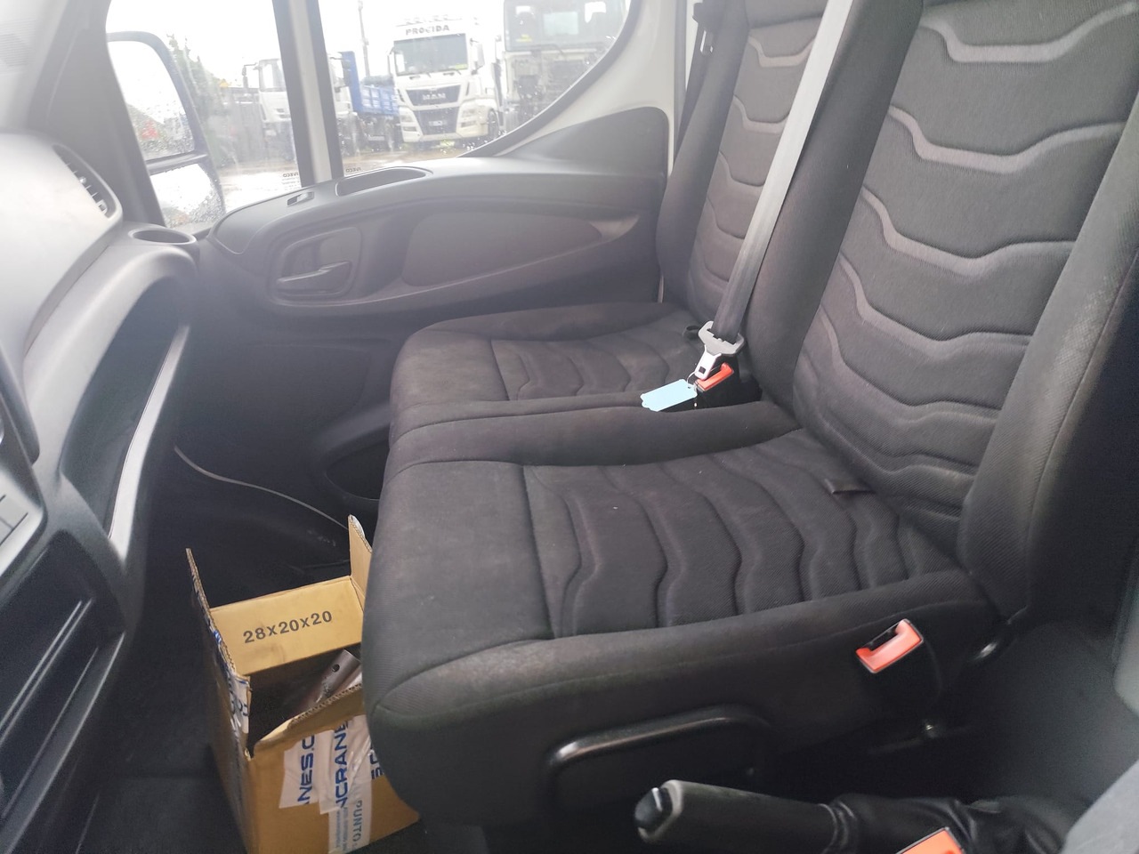 IVECO DAILY 35C15 - 크레인 트럭 : 사진 4 IVECO DAILY 35C15 - 크레인 트럭 : 사진 4