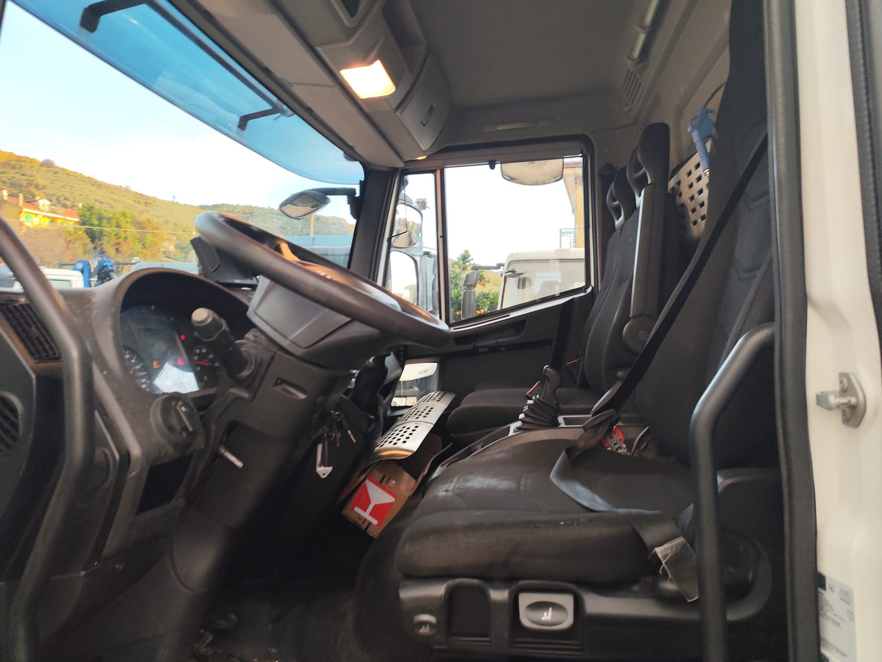 IVECO EUROCARGO 120-210 - 크레인 트럭, 덤프트럭 : 사진 3 IVECO EUROCARGO 120-210 - 크레인 트럭, 덤프트럭 : 사진 3