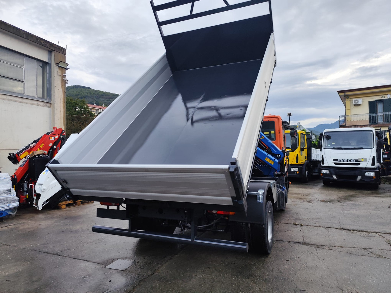 IVECO EUROCARGO 120-90L - 크레인 트럭, 덤프트럭 : 사진 2 IVECO EUROCARGO 120-90L - 크레인 트럭, 덤프트럭 : 사진 2