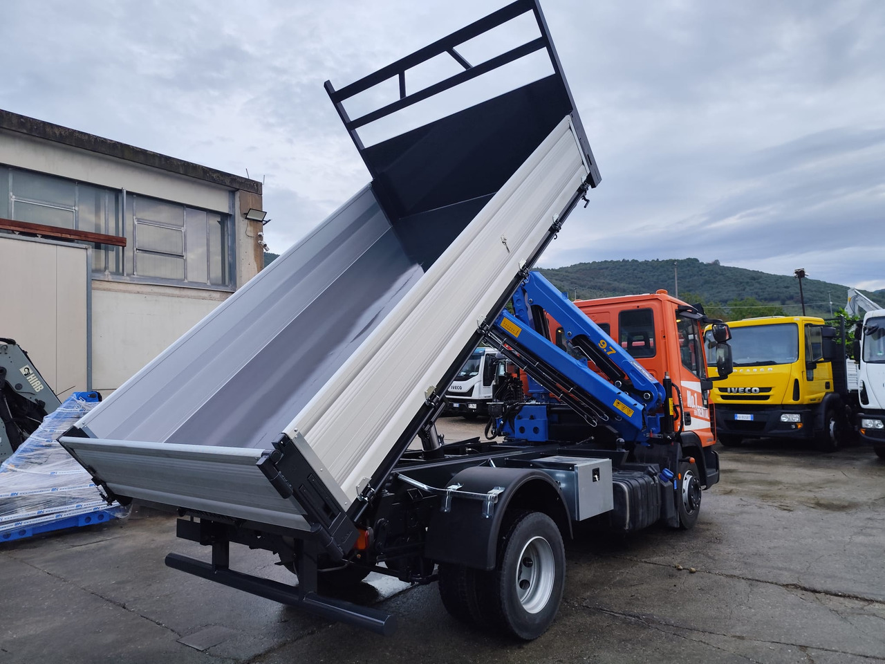 IVECO EUROCARGO 120-90L - 크레인 트럭, 덤프트럭 : 사진 4 IVECO EUROCARGO 120-90L - 크레인 트럭, 덤프트럭 : 사진 4