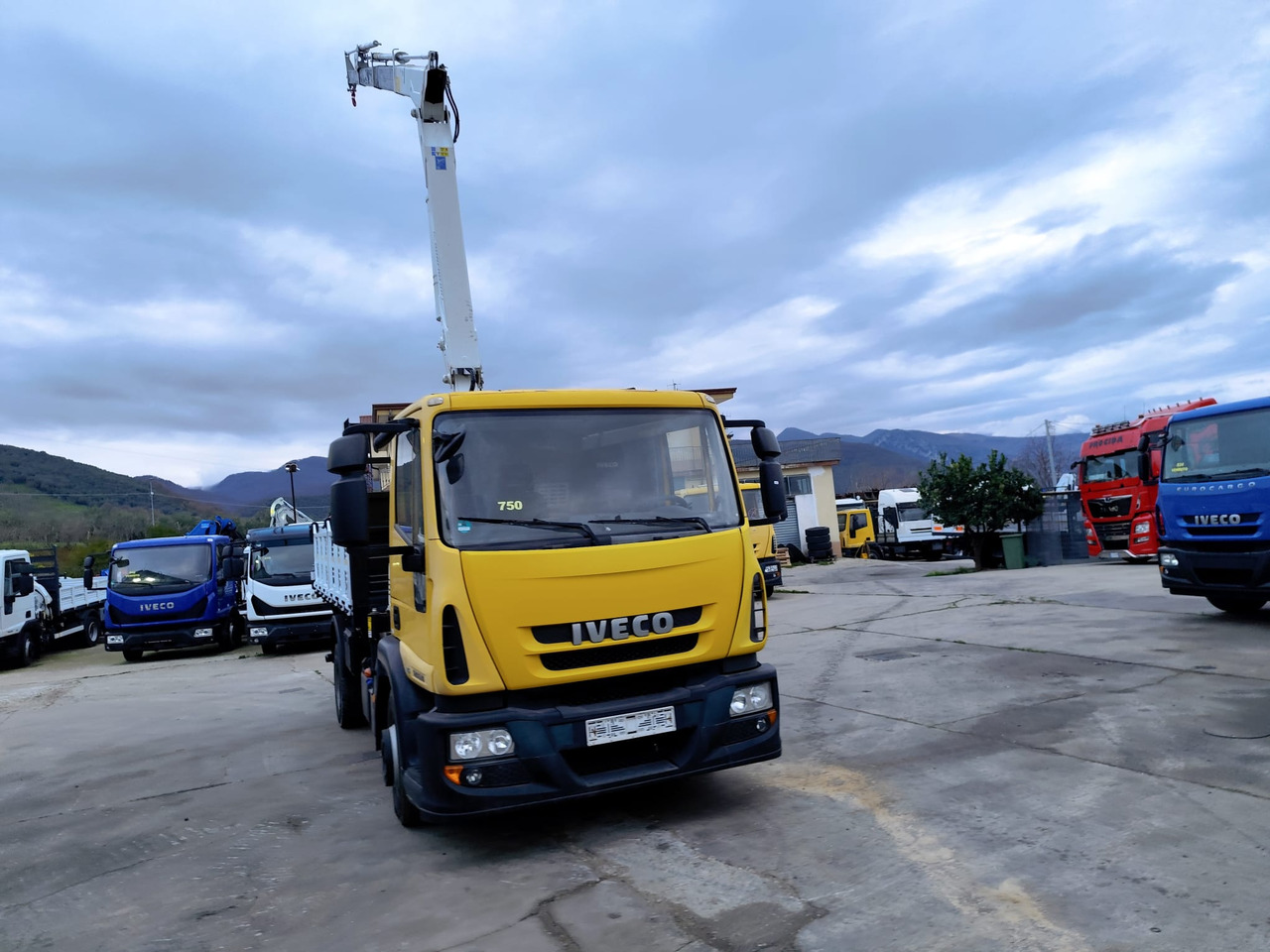 크레인 트럭, 덤프트럭 IVECO EUROCARGO 120E28P : 사진 27 크레인 트럭, 덤프트럭 IVECO EUROCARGO 120E28P : 사진 27