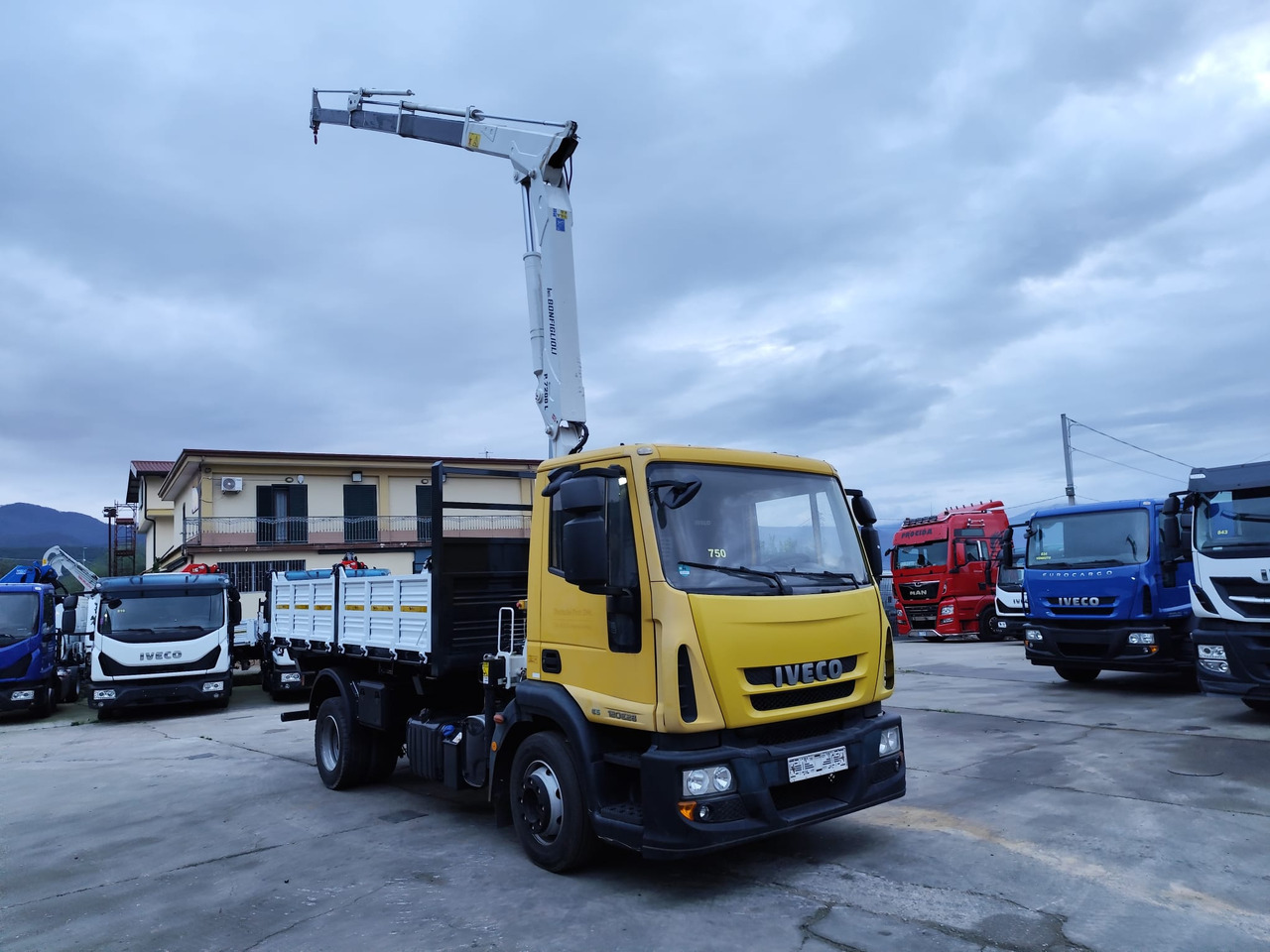 크레인 트럭, 덤프트럭 IVECO EUROCARGO 120E28P : 사진 28 크레인 트럭, 덤프트럭 IVECO EUROCARGO 120E28P : 사진 28