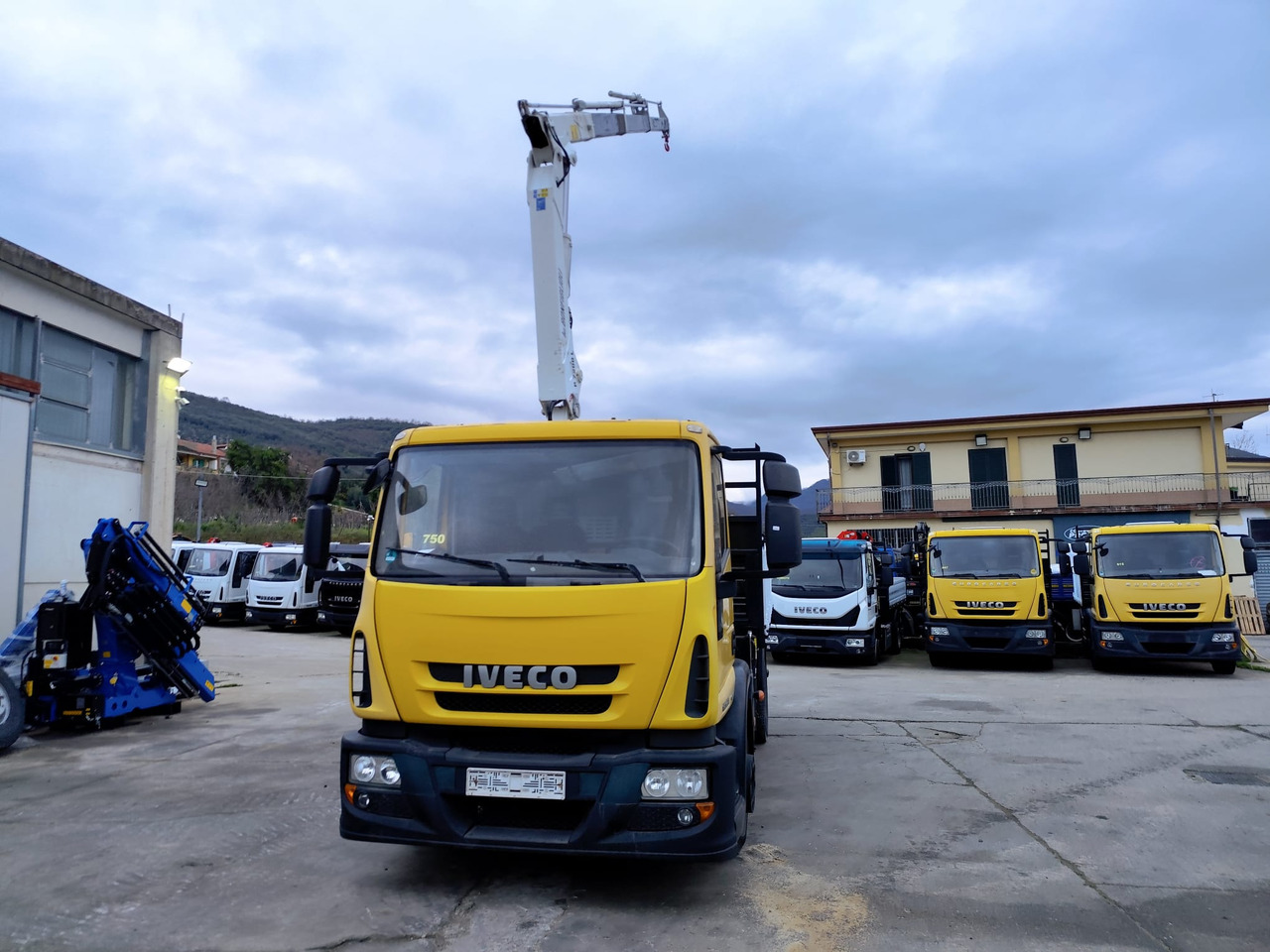 크레인 트럭, 덤프트럭 IVECO EUROCARGO 120E28P : 사진 24 크레인 트럭, 덤프트럭 IVECO EUROCARGO 120E28P : 사진 24