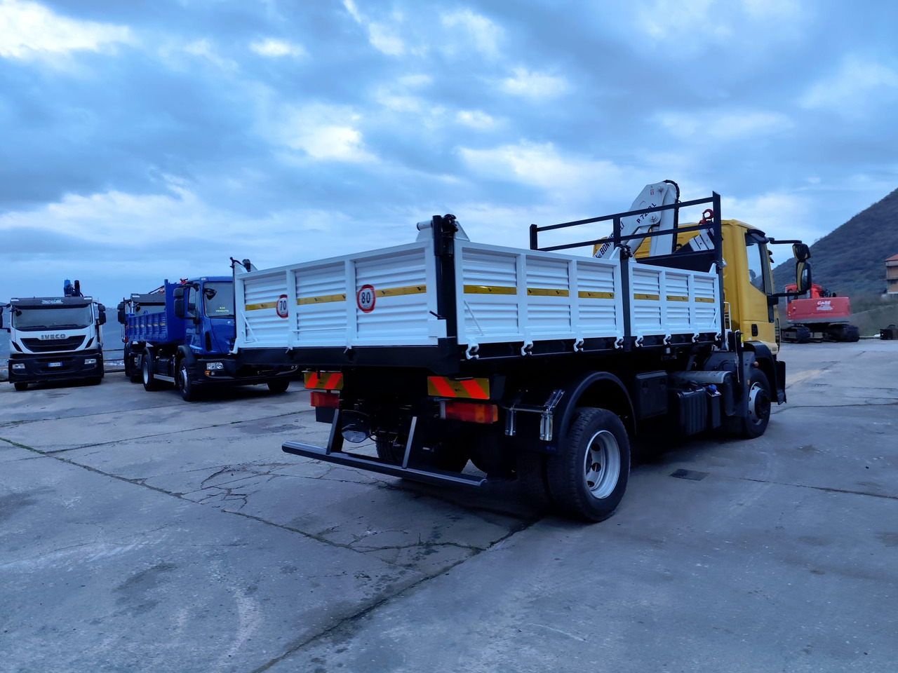 크레인 트럭, 덤프트럭 IVECO EUROCARGO 120E28P : 사진 41 크레인 트럭, 덤프트럭 IVECO EUROCARGO 120E28P : 사진 41