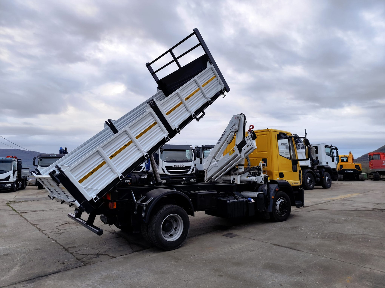 크레인 트럭, 덤프트럭 IVECO EUROCARGO 120E28P : 사진 12 크레인 트럭, 덤프트럭 IVECO EUROCARGO 120E28P : 사진 12