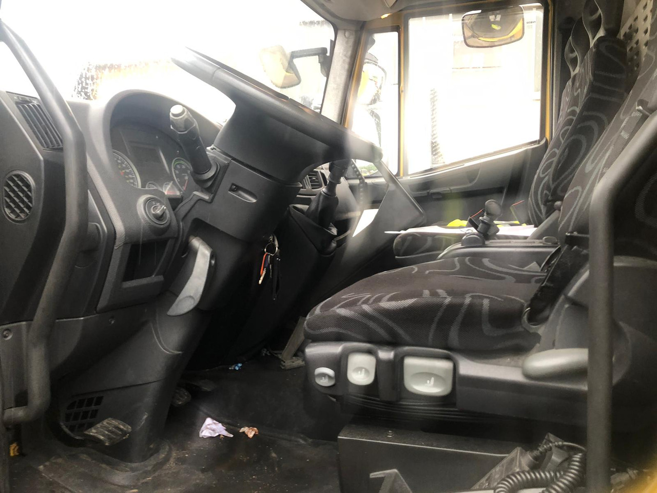 IVECO EUROCARGO 120E28P - 캡 새시 트럭 : 사진 3 IVECO EUROCARGO 120E28P - 캡 새시 트럭 : 사진 3