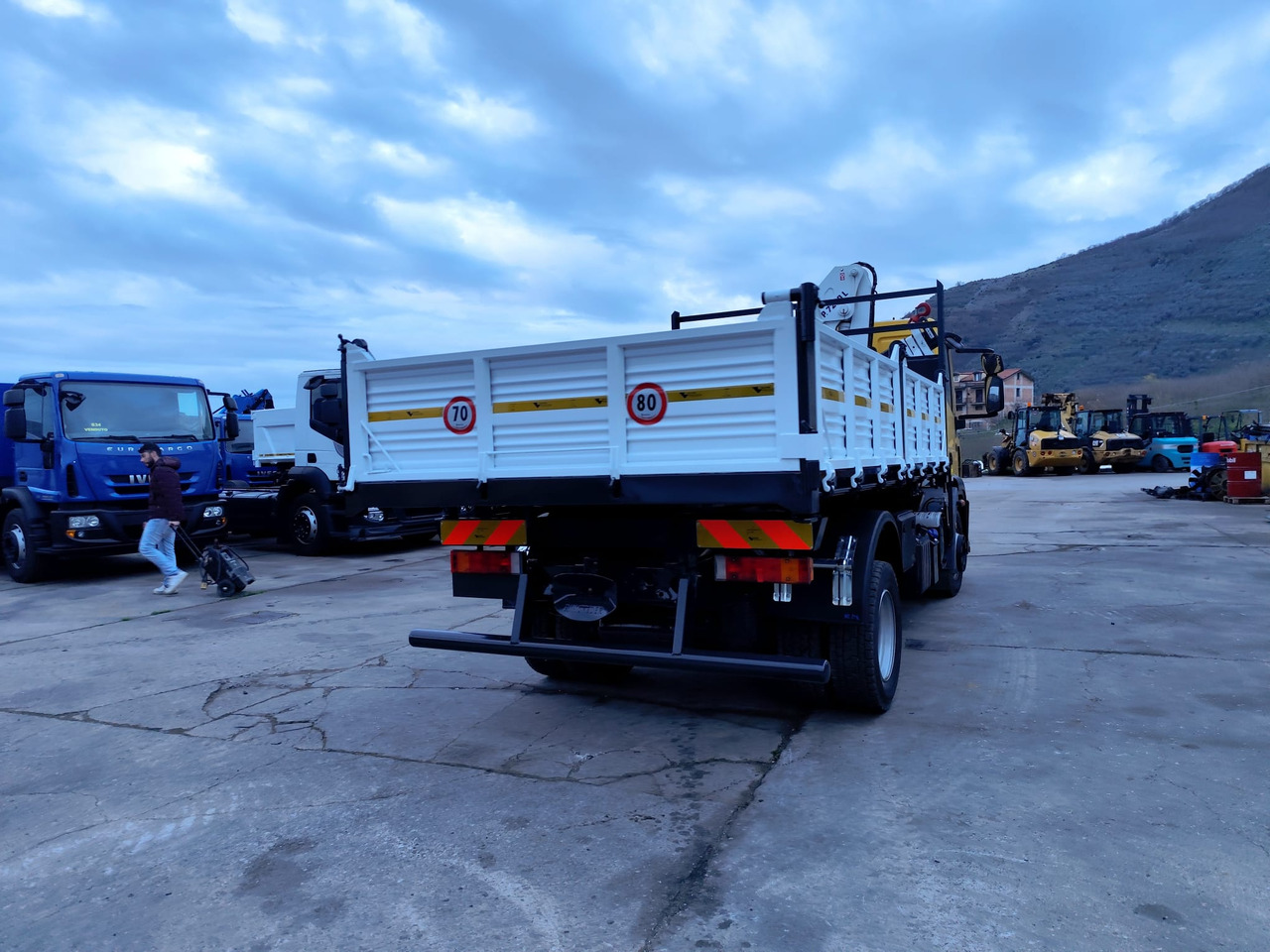 크레인 트럭, 덤프트럭 IVECO EUROCARGO 120E28P : 사진 39 크레인 트럭, 덤프트럭 IVECO EUROCARGO 120E28P : 사진 39