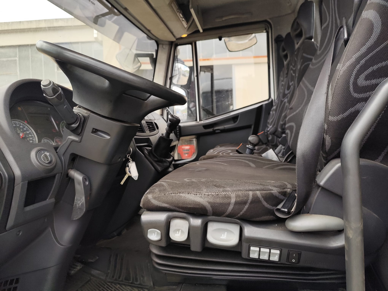 리스 IVECO EUROCARGO 120E28 IVECO EUROCARGO 120E28 : 사진 10