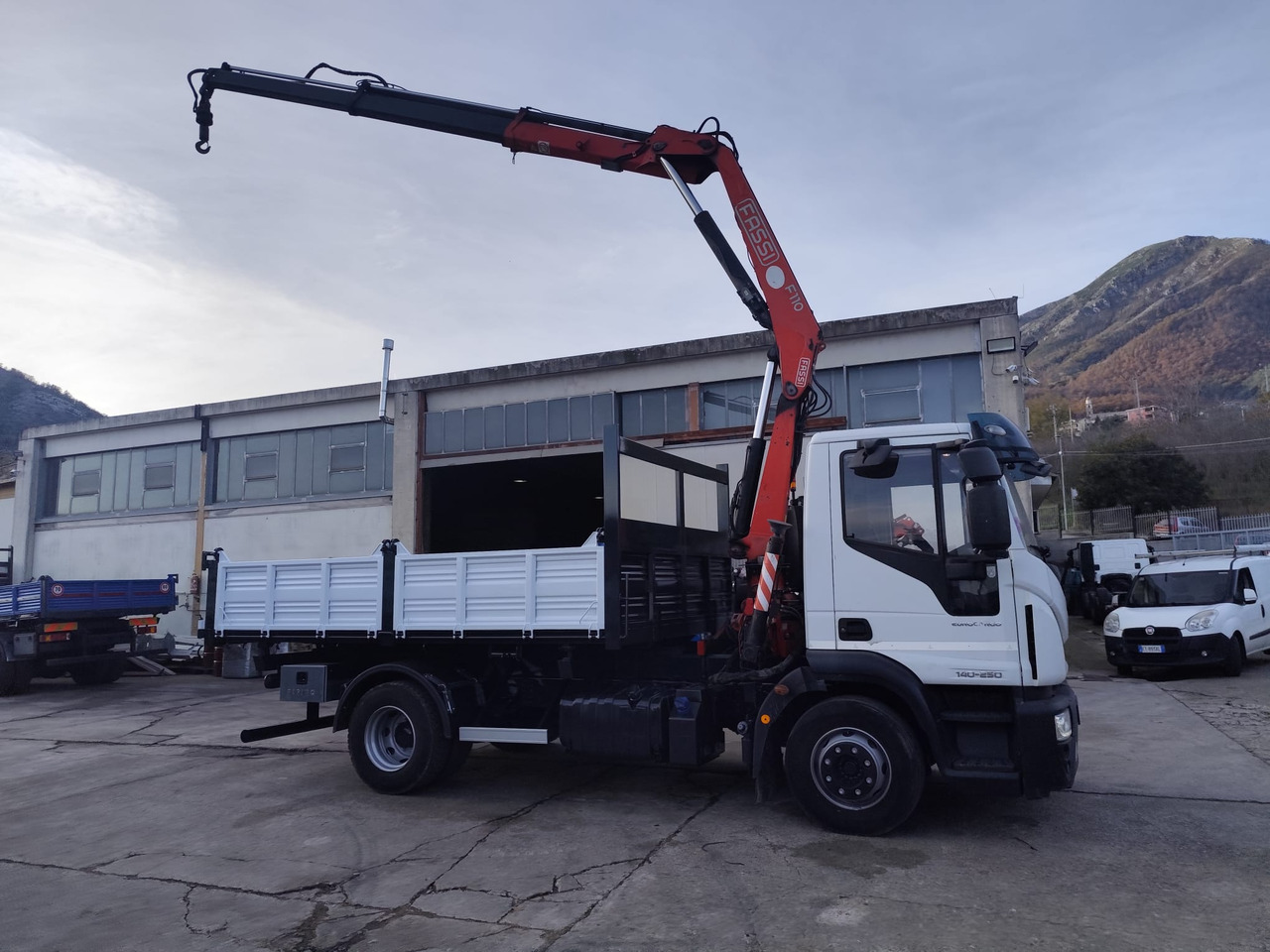 IVECO EUROCARGO 140-250 - 크레인 트럭 : 사진 5 IVECO EUROCARGO 140-250 - 크레인 트럭 : 사진 5