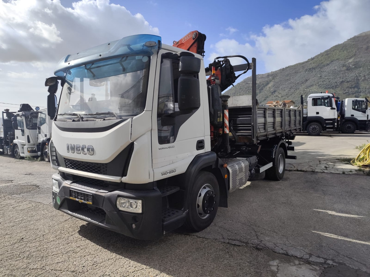 IVECO EUROCARGO 140-250 - 크레인 트럭 : 사진 1 IVECO EUROCARGO 140-250 - 크레인 트럭 : 사진 1