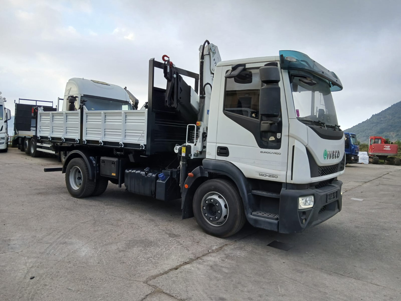 IVECO EUROCARGO 140-250 - 크레인 트럭 : 사진 5 IVECO EUROCARGO 140-250 - 크레인 트럭 : 사진 5
