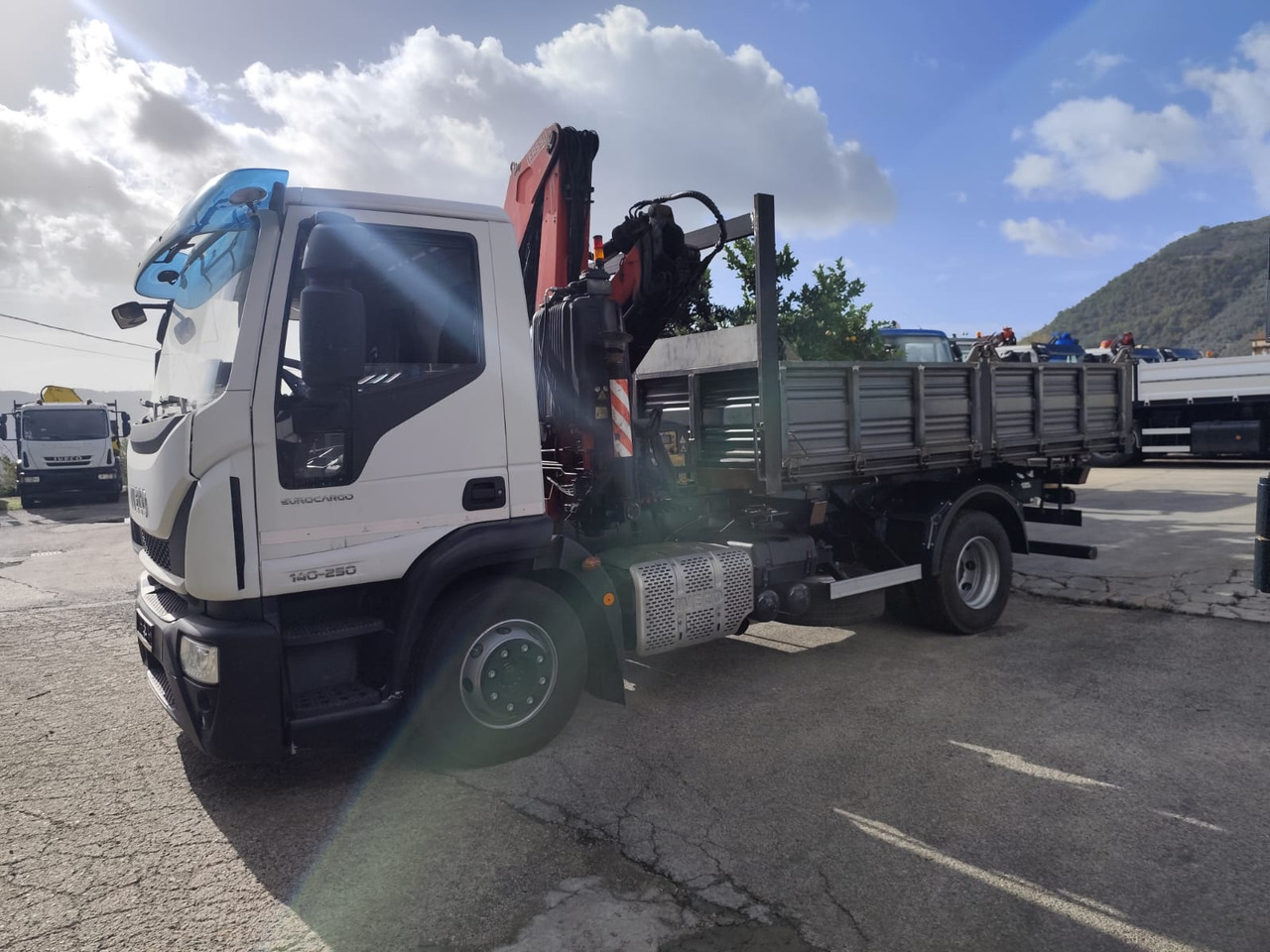 IVECO EUROCARGO 140-250 - 크레인 트럭 : 사진 2 IVECO EUROCARGO 140-250 - 크레인 트럭 : 사진 2